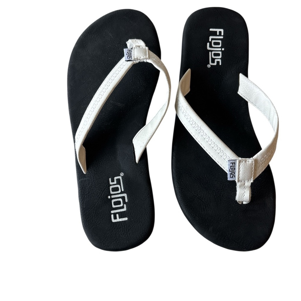 🌞NWOT Flojos Classic Black and White Sandals